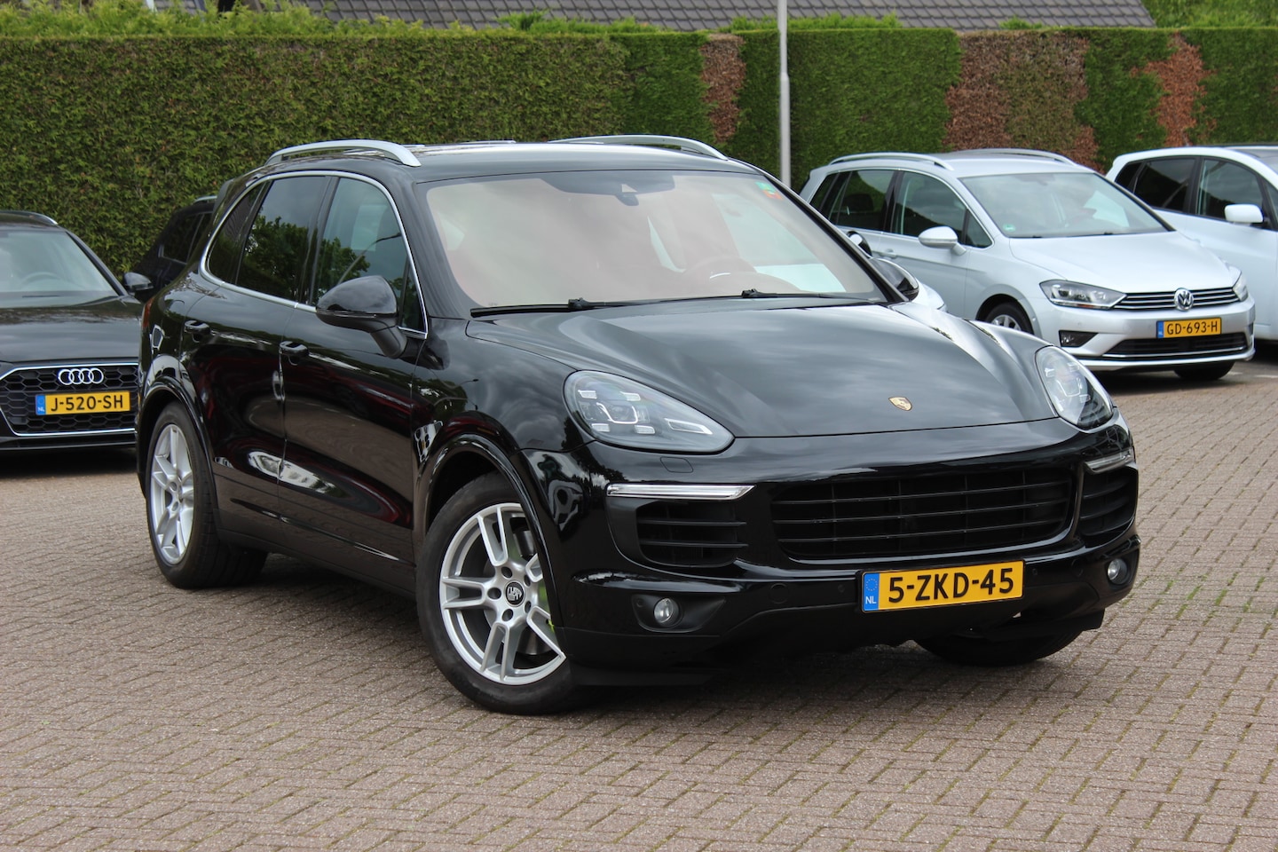 Porsche Cayenne - 3.0 S E-Hybrid / Camera / Luchtvering / Leder / Bose / Keyless / 19'' / Stuur+Stoelverwarm - AutoWereld.nl