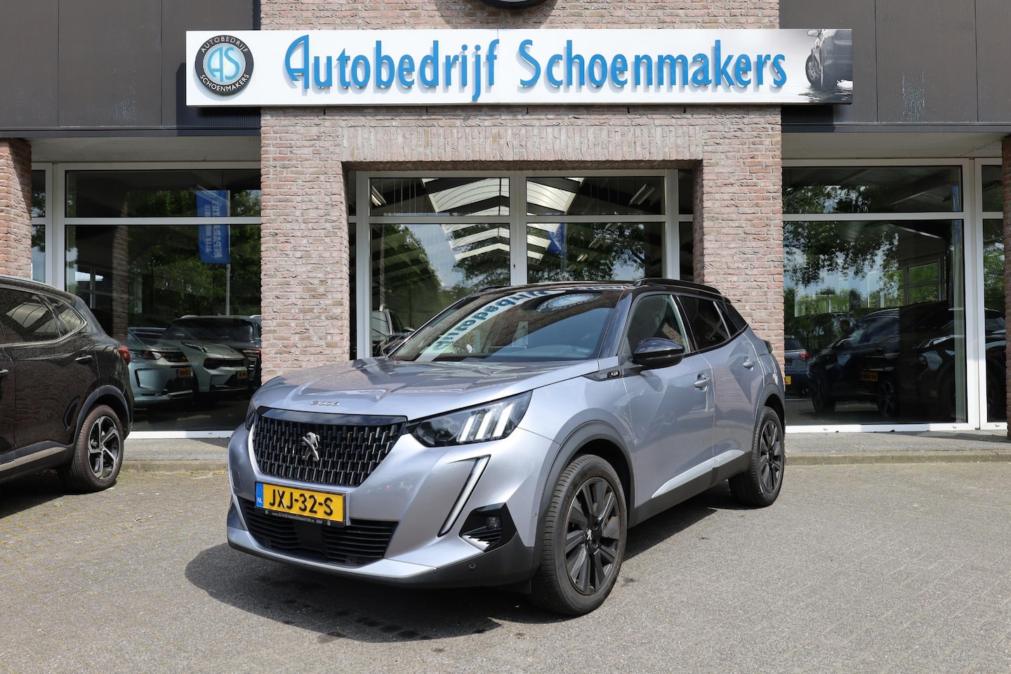 Peugeot 2008 - 1.2 PureTech GT Pack 131PK!! ALCANTARA/LEER CAMERA STOELVERWARMING CARPLAY DUO-TONE DAB 2x - AutoWereld.nl