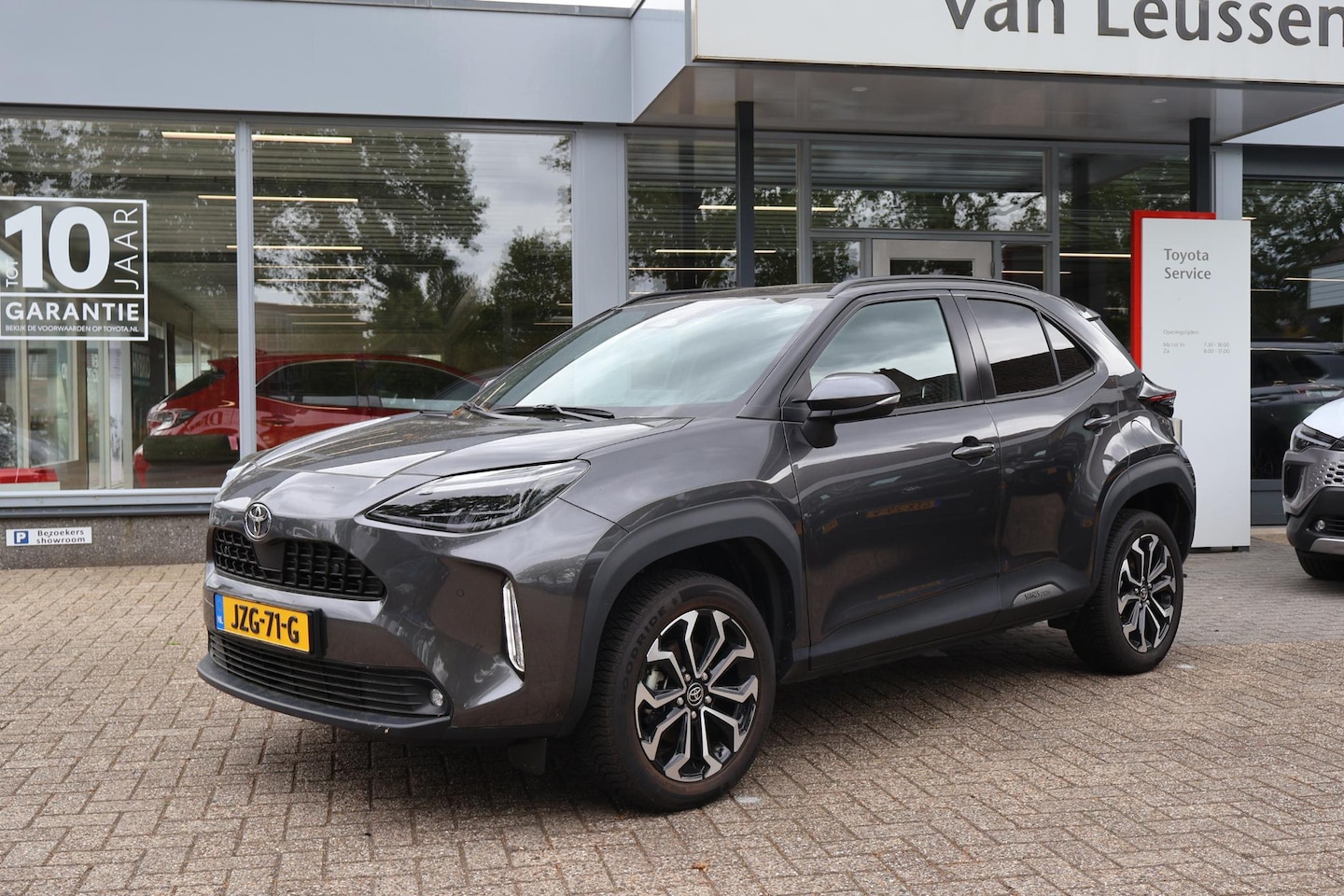 Toyota Yaris Cross - HYBRID 115 FIRST EDITION STUUR/STOEL&WISSERVERW. ALL-SEASON PARK.SENSOREN V+A APPLE/ANDROI - AutoWereld.nl