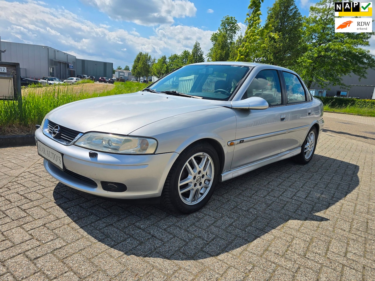 Opel Vectra - 1.8-16V Sport Edition II Airco weinig kmstand N.A.P Nieuw A.P.K - AutoWereld.nl