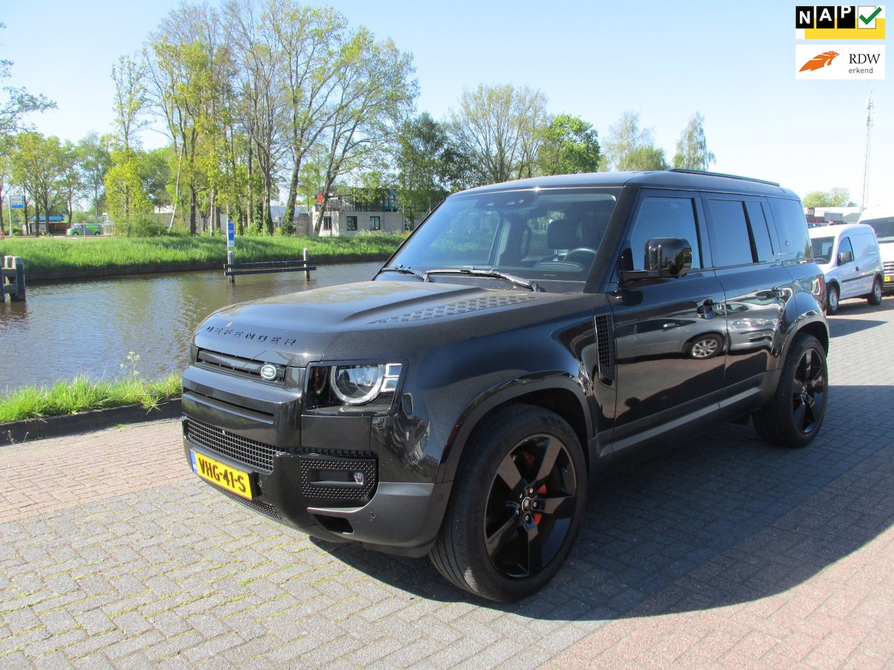 Land Rover Defender 110 - 2.0 D200 HSE - AutoWereld.nl