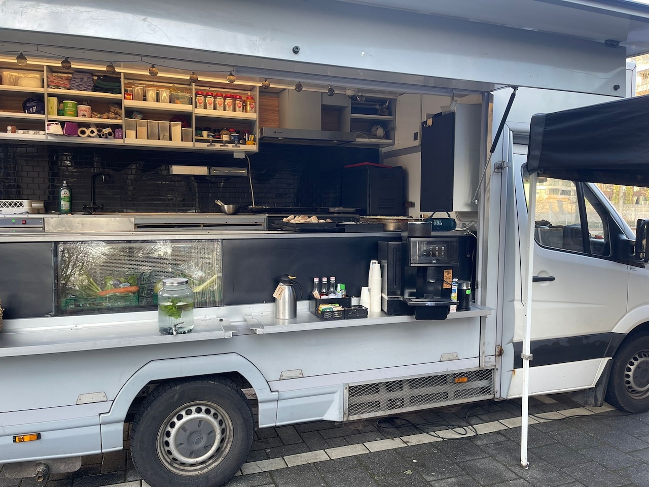 Mercedes-Benz Sprinter - 310 2.2 CDI 366 Foodtruck, verkoopwagen, compleet zelfvoorzienend - AutoWereld.nl