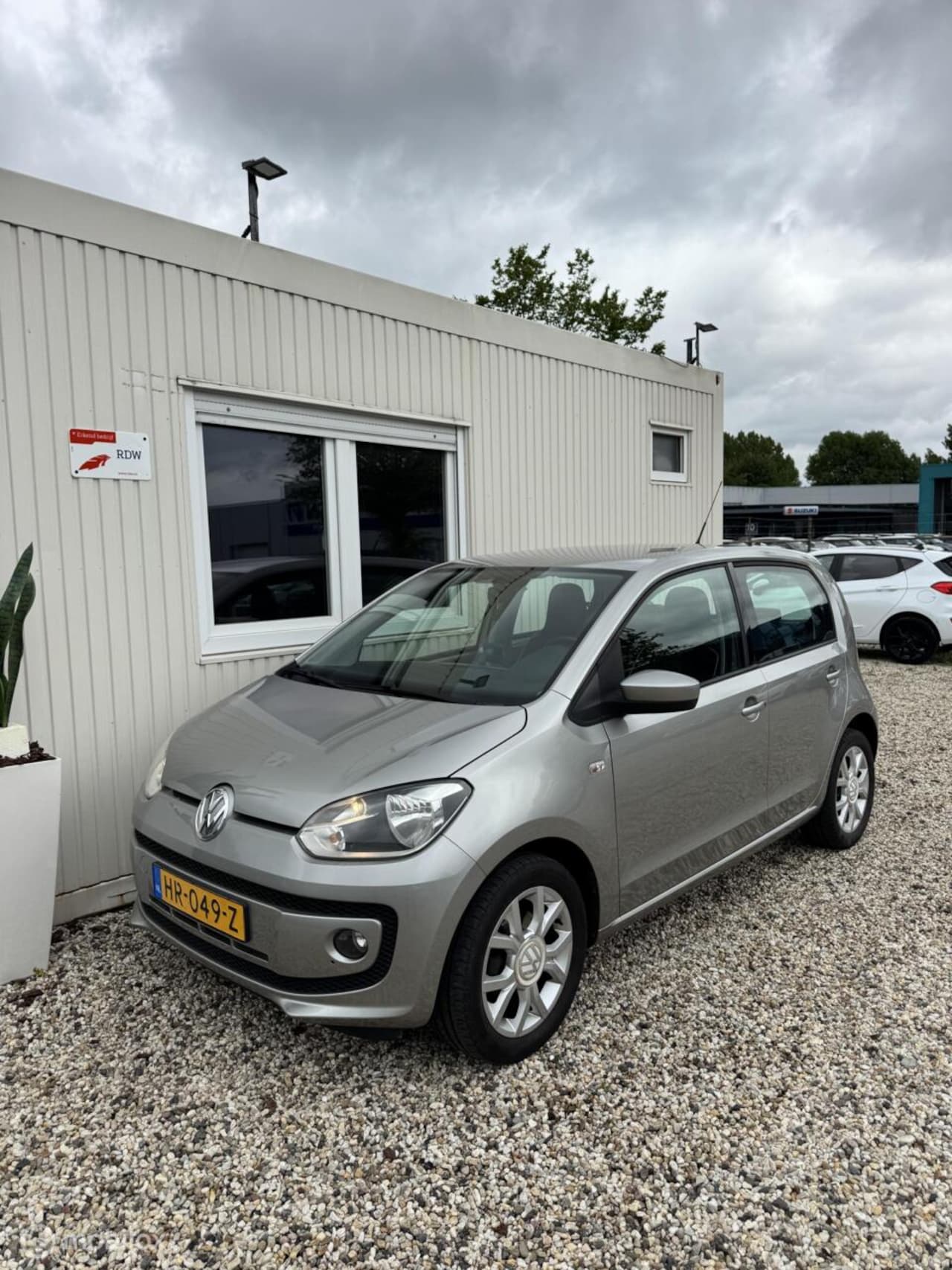 Volkswagen Up! - 1.0 high up! BlueMotion ZEER LAGE KM-STAND ! - AutoWereld.nl