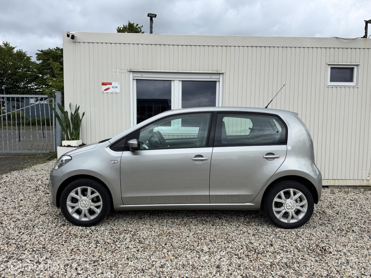 Volkswagen Up! - 1.0 high up! BlueMotion ZEER LAGE KM-STAND ! - AutoWereld.nl