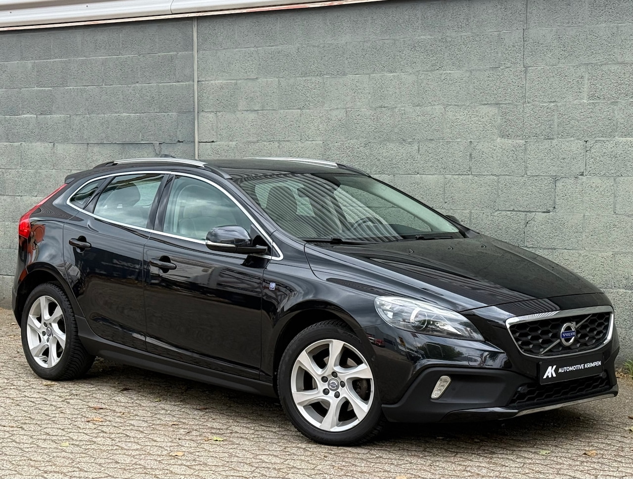 Volvo V40 Cross Country - 1.6 D2 Ocean Race Automaat | Pano | Memory | Camera | Leer | Stoelverwarming | Trekhaak | - AutoWereld.nl