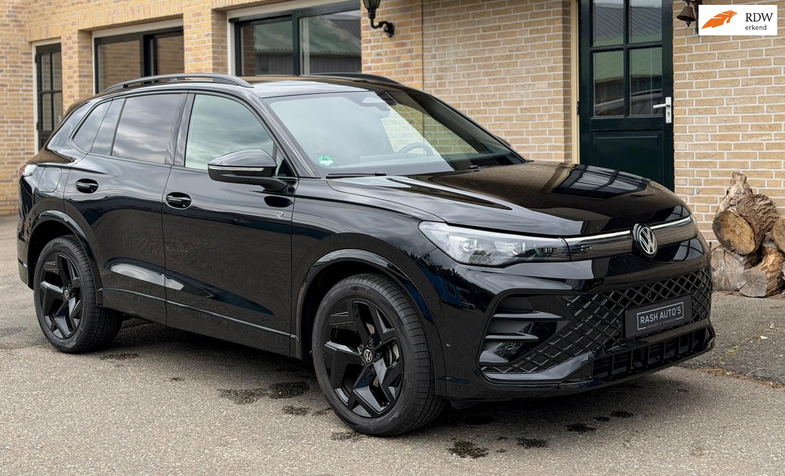 Volkswagen Tiguan - 1.5 eTSI R-Line | ACC | KEYLESS | 19 INCH - AutoWereld.nl