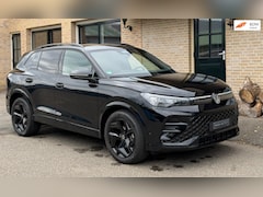 Volkswagen Tiguan - 1.5 eTSI R-Line | ACC | KEYLESS | 19 INCH