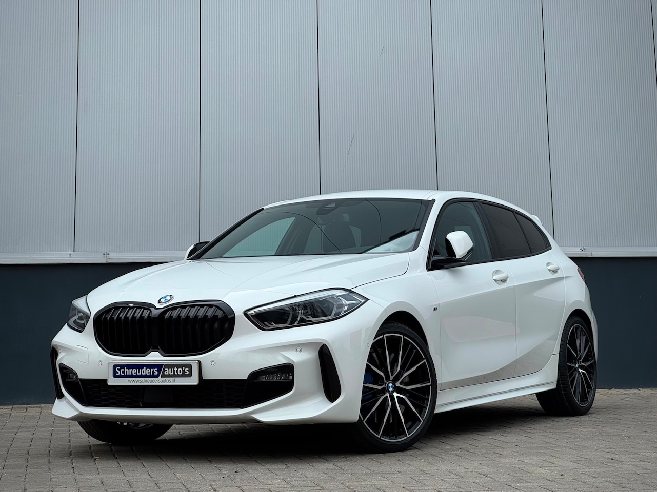 BMW 1-serie - 118i M-SPORT. CarPlay Sfeer 19” Camera Leder - AutoWereld.nl