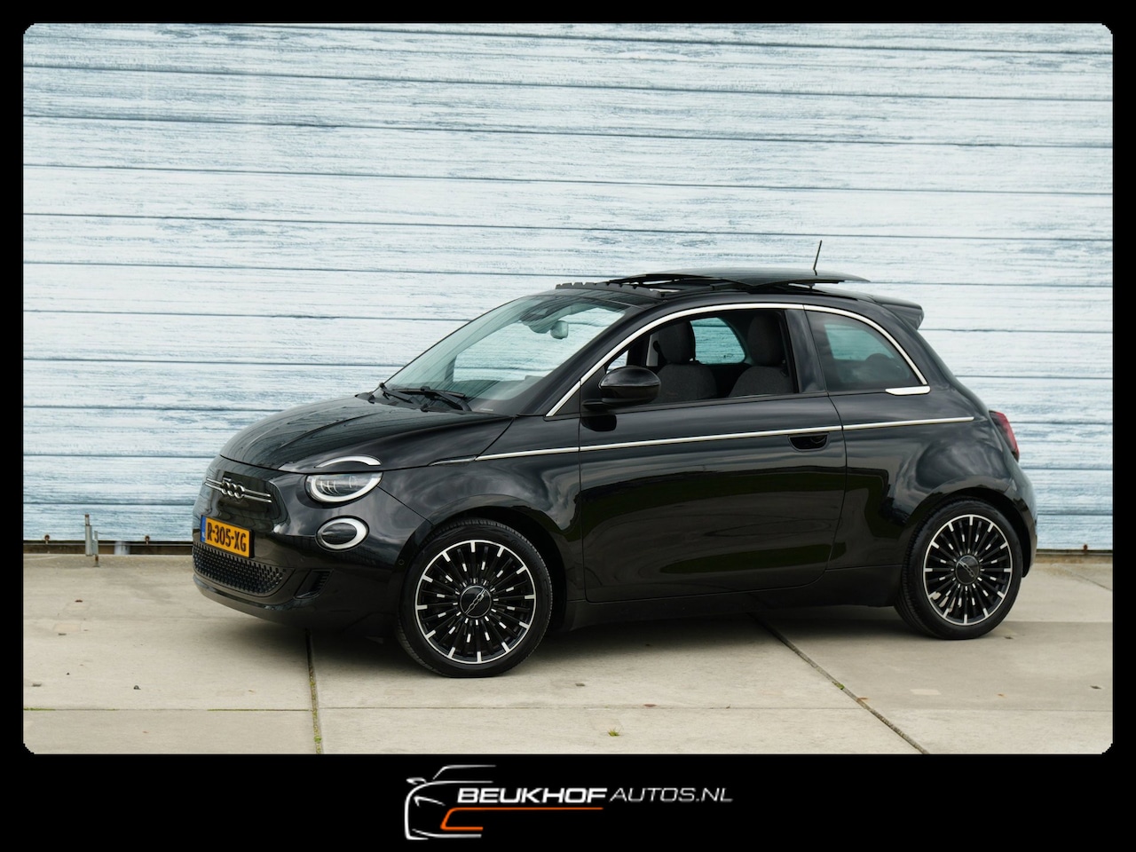Fiat 500 - RED 42 kWh Carplay Camera Panoramadak Soh 91.6% - AutoWereld.nl