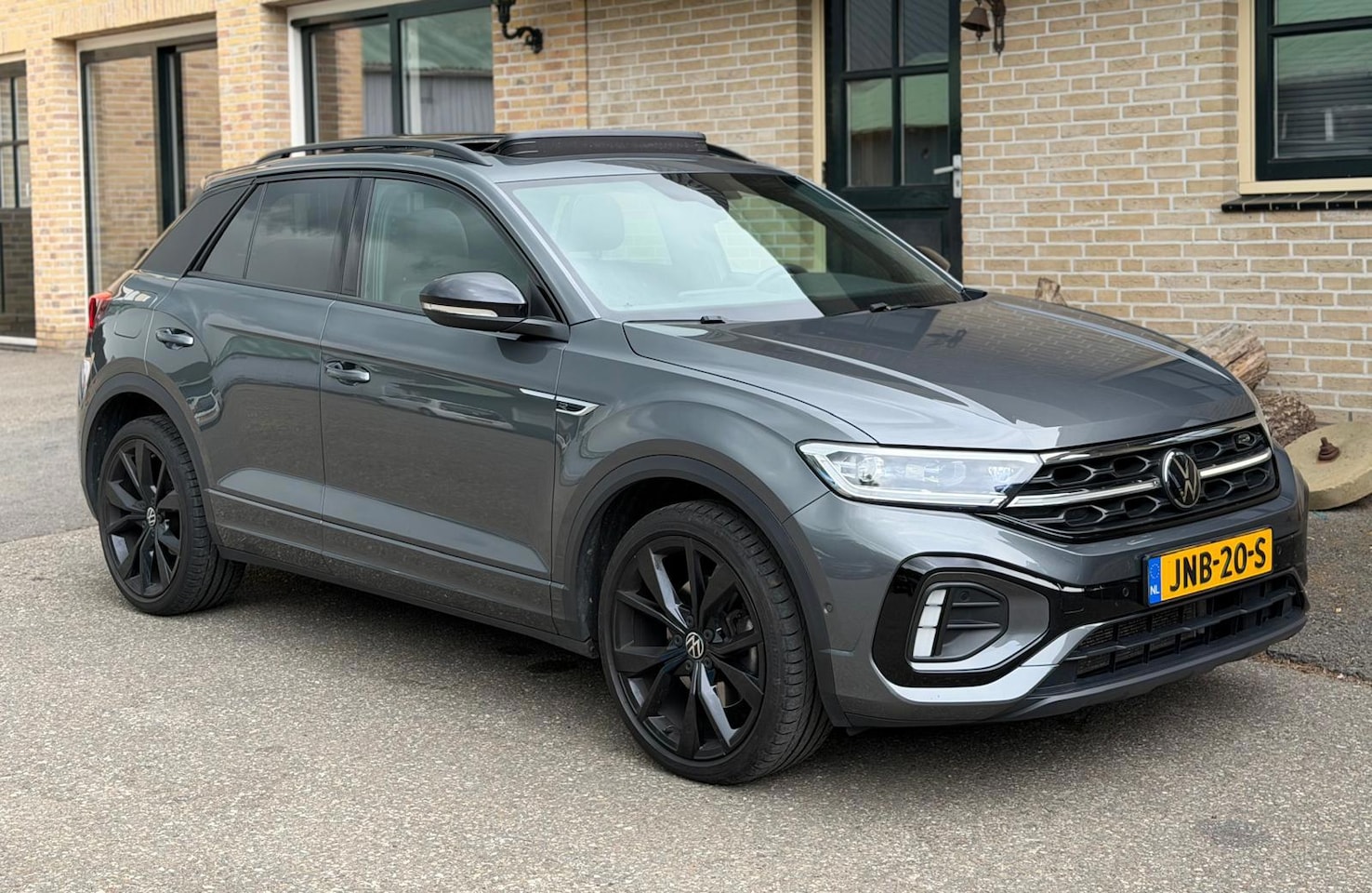 Volkswagen T-Roc - 1.5 TSI DSG R-Line | PANO | ACC |NAVI |LED - AutoWereld.nl