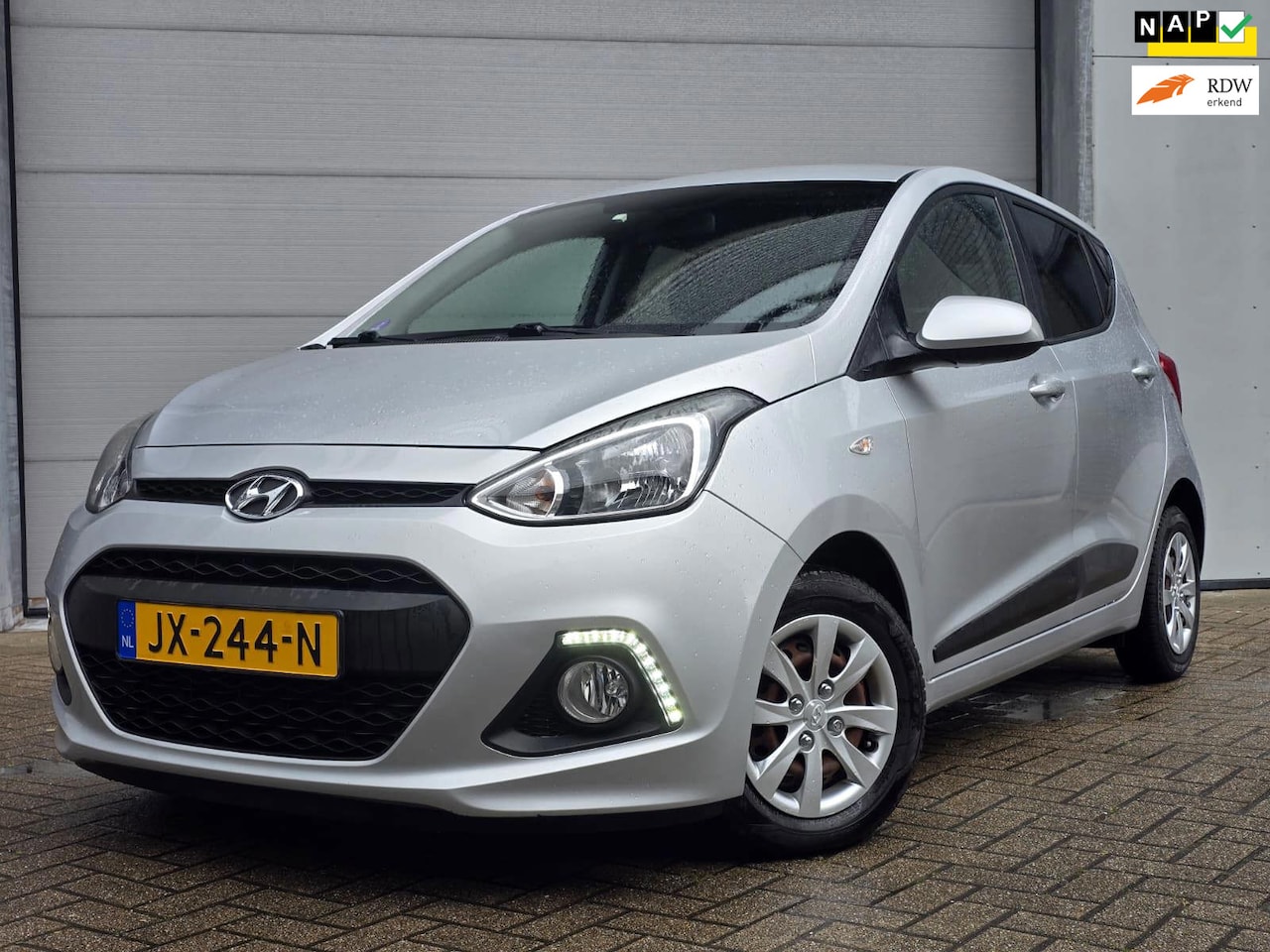 Hyundai i10 - 1.0i i-Motion Go! 2016|Dealer Onderhouden|Navigatie|Nette Auto - AutoWereld.nl