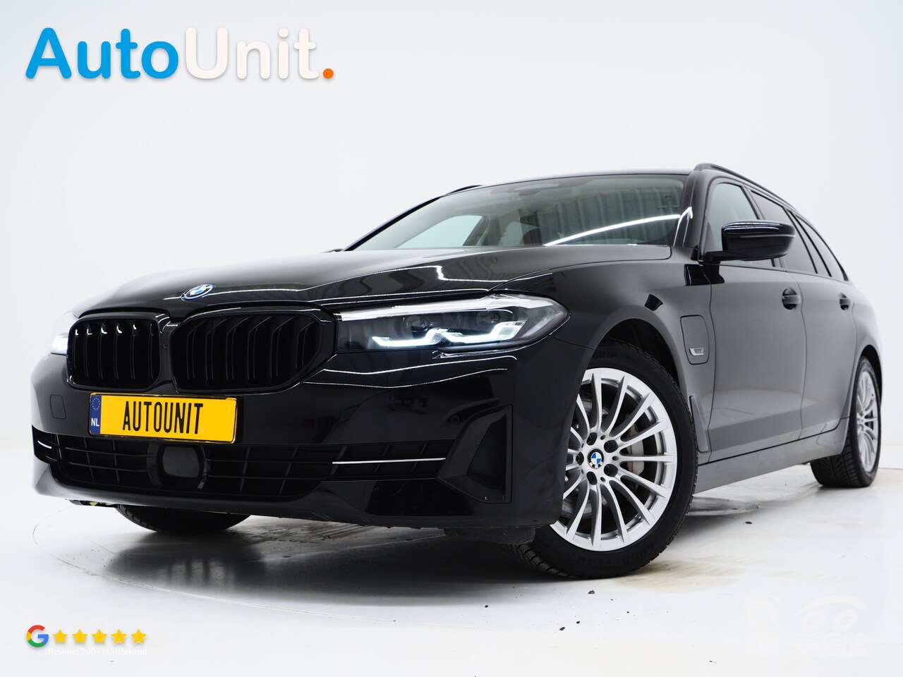 BMW 5-serie Touring - 530e | Leder | Trekhaak | Camera | Adaptive Cruise | Dodehoek | Stoelverwarming | Carplay - AutoWereld.nl