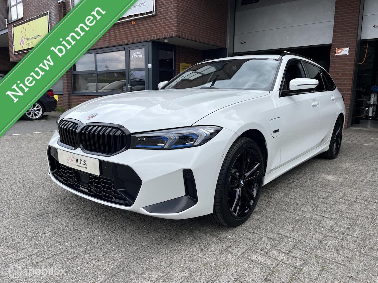 BMW 3-serie Touring - 330e xDrive M-PAKKET*PANO-DAK*ACC*LED* - AutoWereld.nl