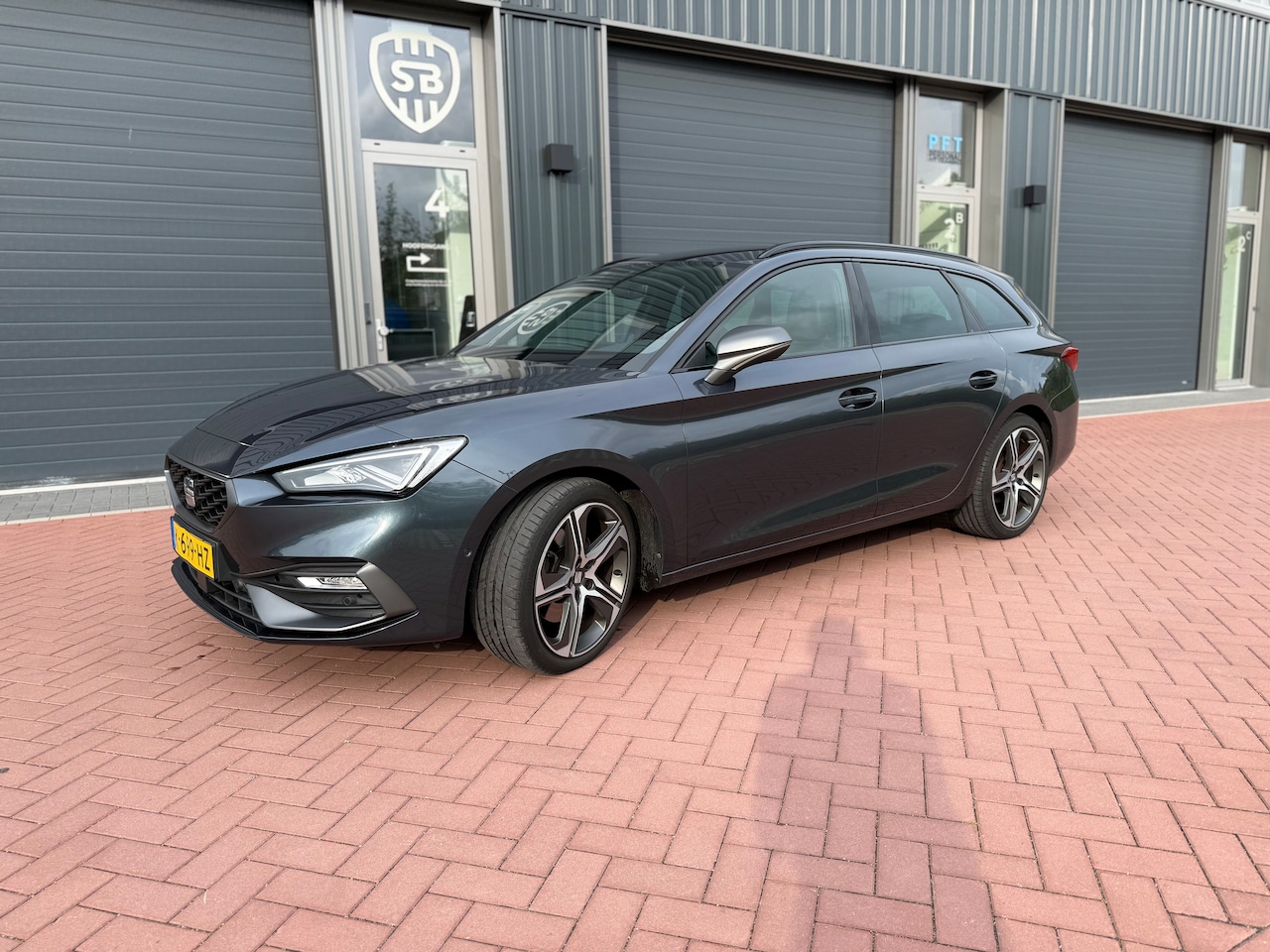 SEAT Leon Sportstourer - 1.5 eTSI FR Launch Edition - AutoWereld.nl