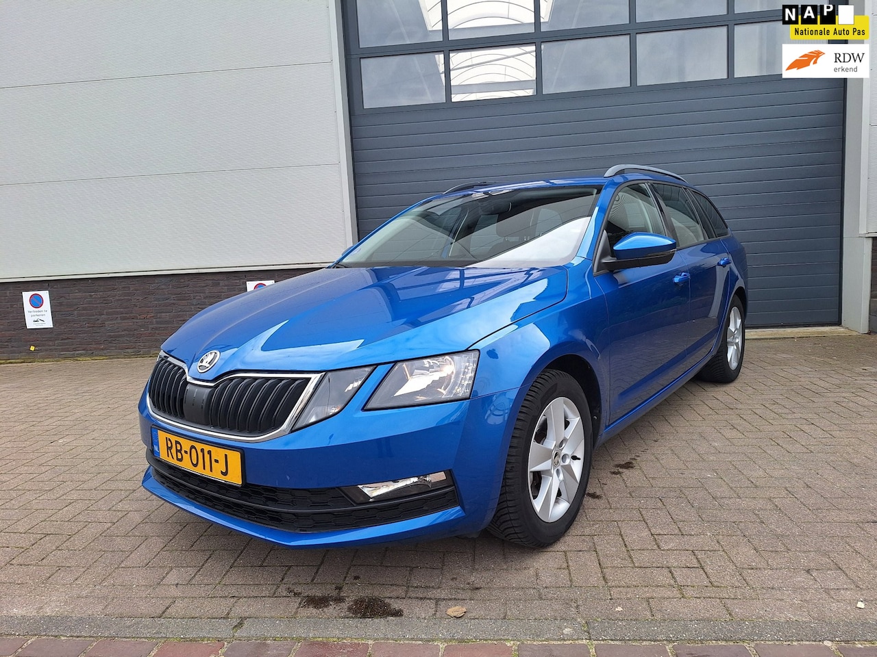 Skoda Octavia Combi - | 1.0 TSI Greentech Ambition Business | Navi | Carplay | Cruise control | Bluetooth | - AutoWereld.nl
