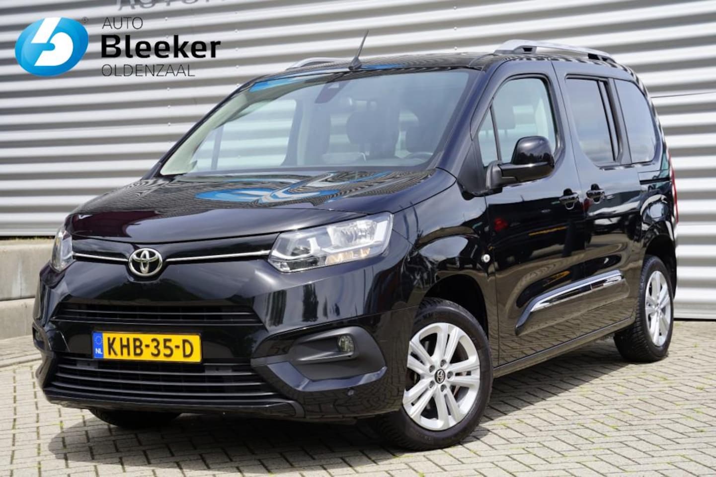Toyota ProAce City Verso - 1.2T 110Pk Dynamic Fam. 5-pers Ecc Trekh 2x schuifdeur - AutoWereld.nl