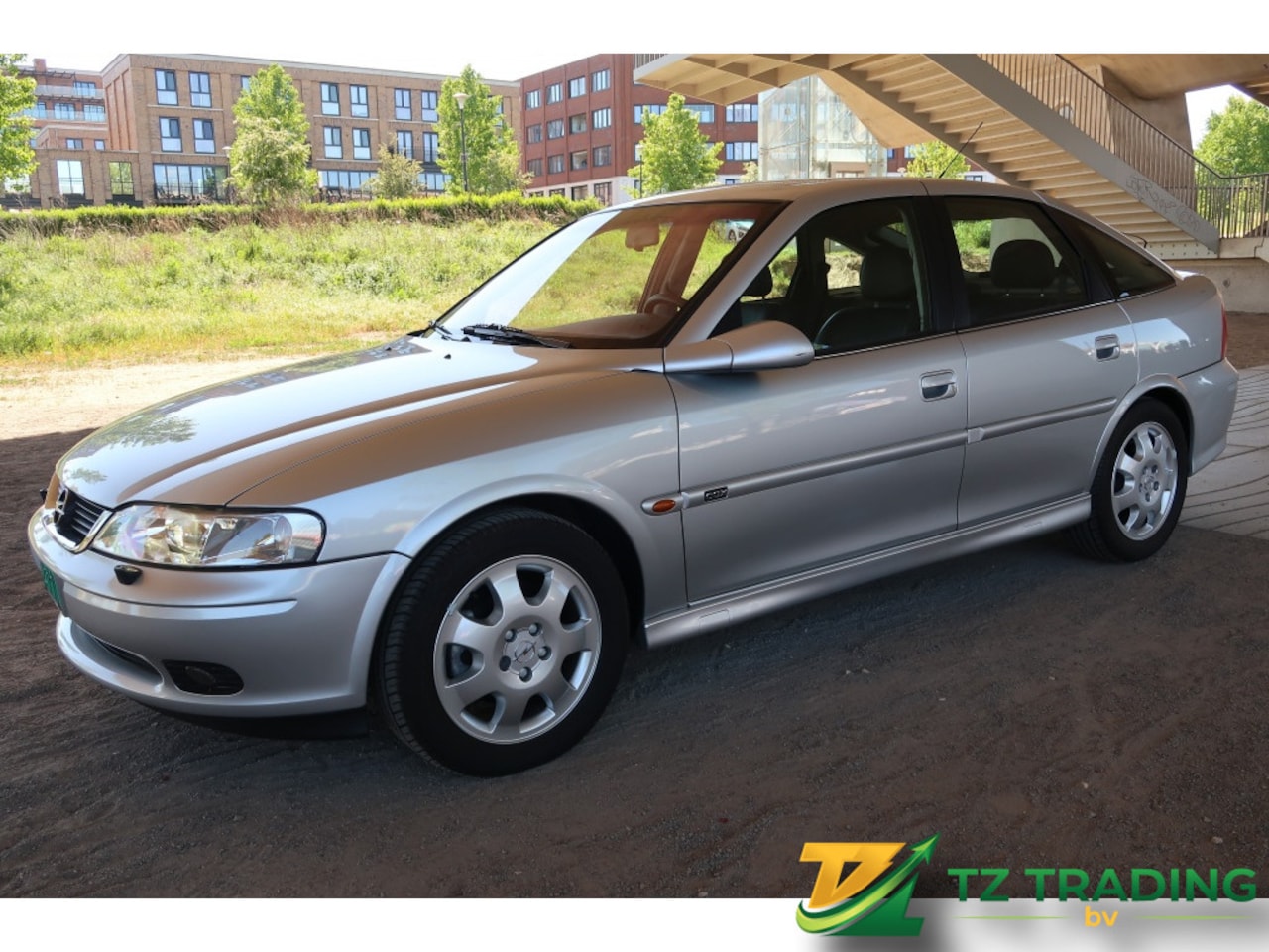 Opel Vectra - 1.8-16V CDX Hatchback UNIEK! 1e eigenaar 12.505 km origineel - AutoWereld.nl