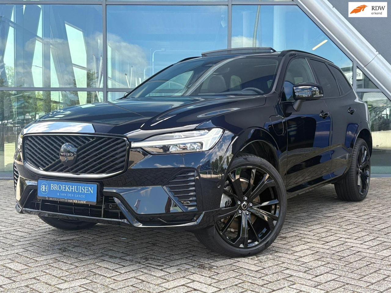 Volvo XC60 - 2.0 T8 Plug-in hybrid AWD Ultra Black Edition NW MODEL 455pk Luchtvering / HU Display / 21 - AutoWereld.nl