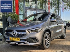 Mercedes-Benz GLA-Klasse - 250 e AUTOMAAT | SOH 96, 71% | Panormadak | Climate Control | Navigatie | Parkeercamera |