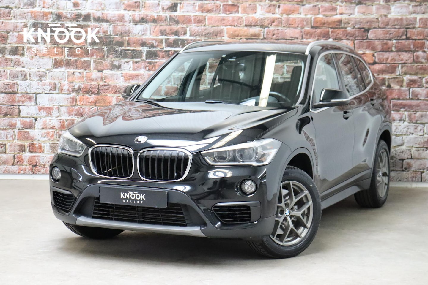 BMW X1 - sDrive20i Executive Automaat / Navigatiesysteem Plus / Trekhaak / Head-Up Display / Stoelv - AutoWereld.nl