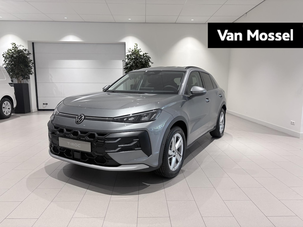Volkswagen T-Roc - 1.5 eTsi Life First Edition 116 PK Automaat | Keyless access | 18" Lichtmetalen velgen | L - AutoWereld.nl