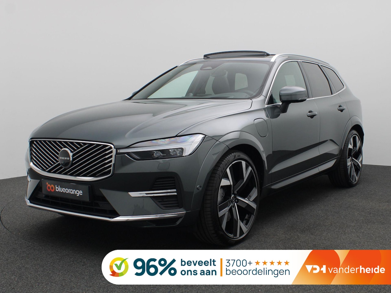 Volvo XC60 - 2.0 T6 Plug-in hybrid AWD Ultra Executive Edition Panoramadak, Trekhaak, 22"LM Velgen, Hea - AutoWereld.nl