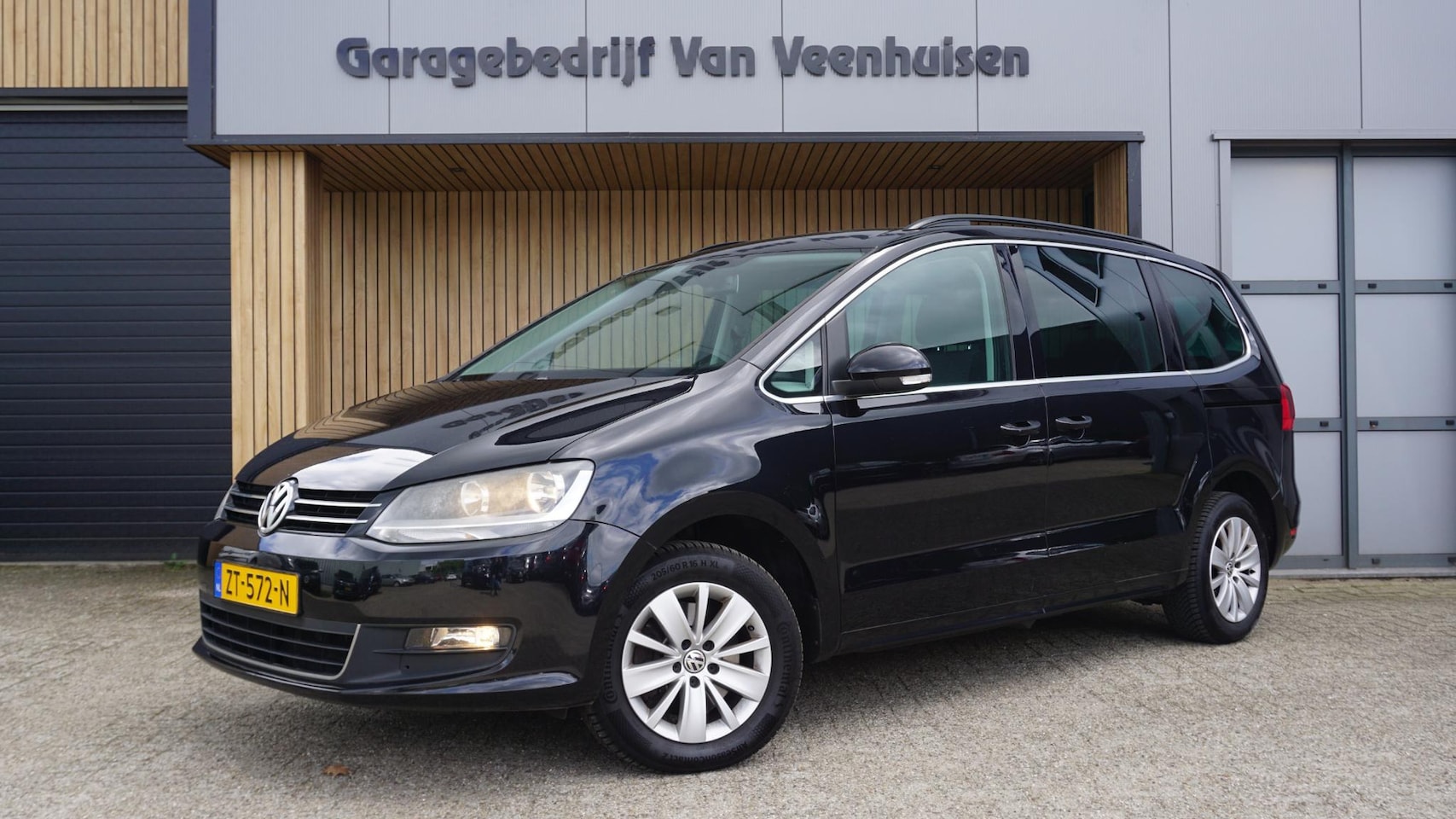 Volkswagen Sharan - 1.4 TSI 150pk Highline 7p. Clima Stoelverw Navi Cruise trekhaak * Goed onderhouden* 2x sch - AutoWereld.nl