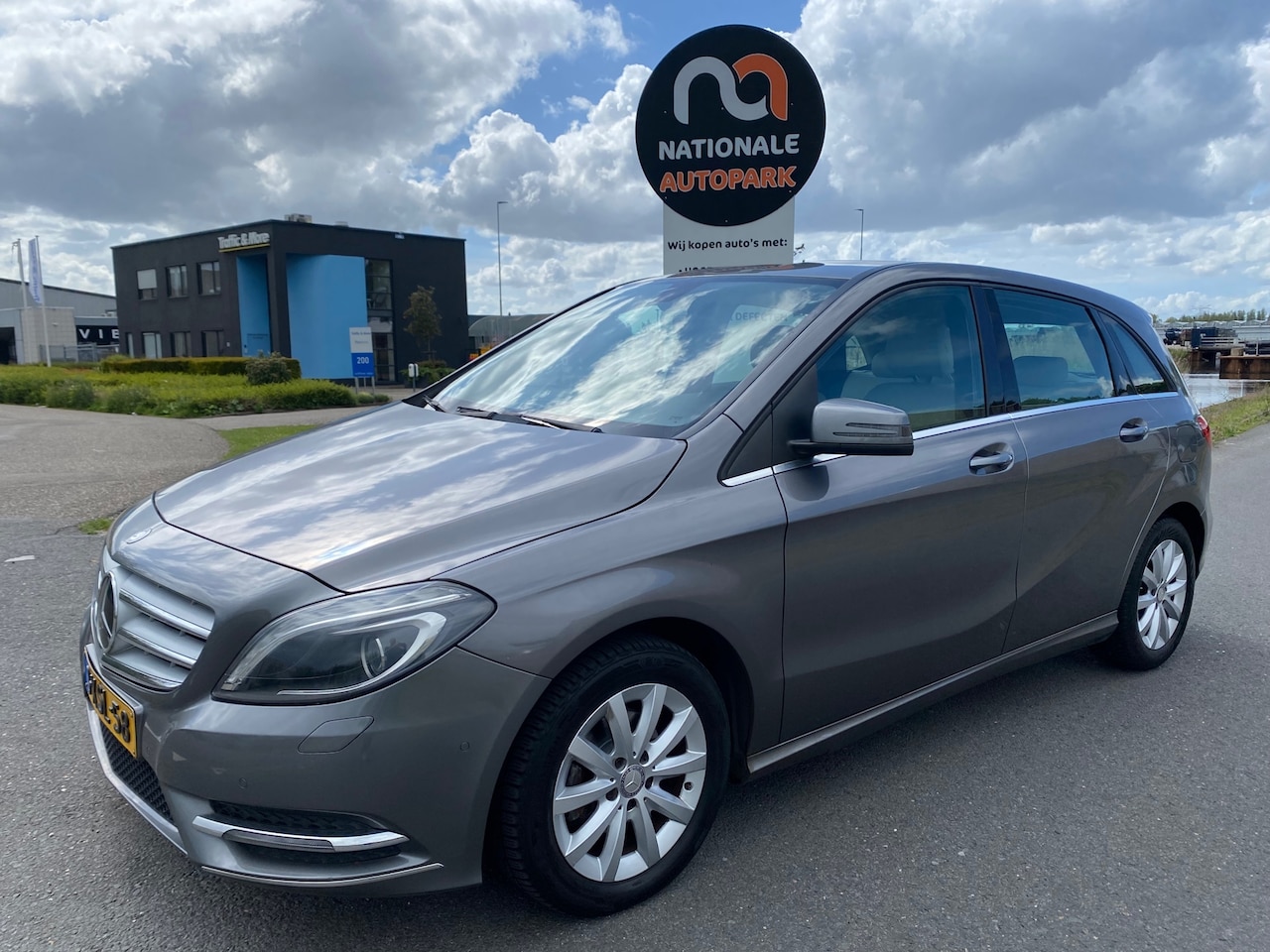 Mercedes-Benz B-klasse - 2014 * 180 CDI Edition Prestige * AUTOMAAT * LMV * ELEC. RAMEN - AutoWereld.nl