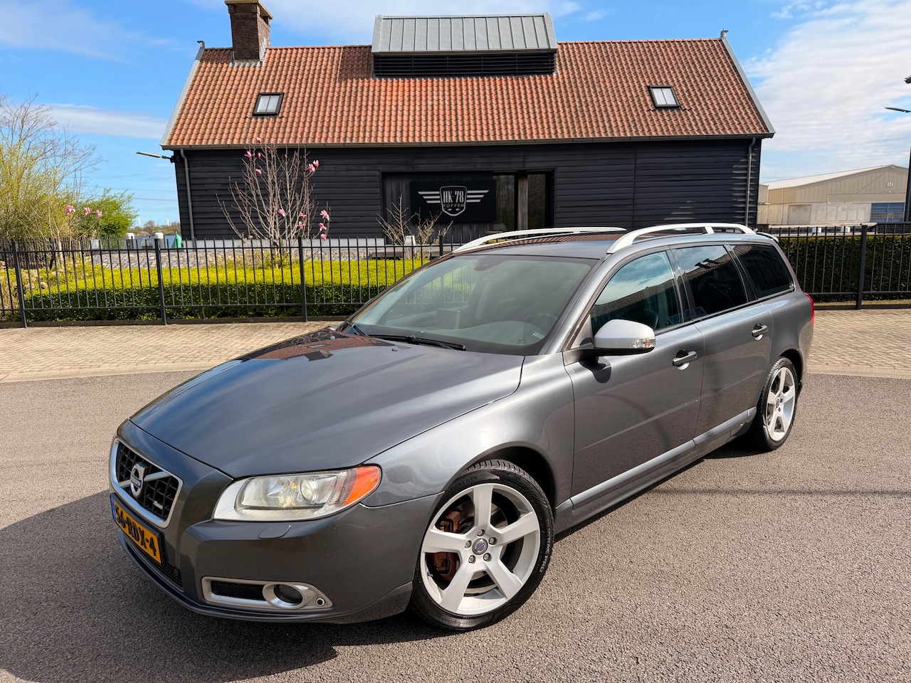 Volvo V70 - 2.0T R-Edition 200PK AUTOMAAT LEER NAVI XENON - AutoWereld.nl