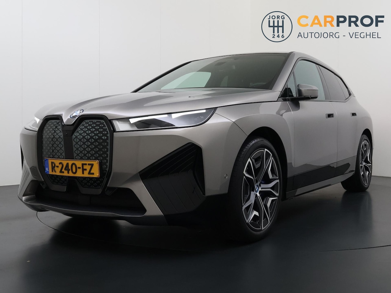 BMW iX - xDrive40 High Executive 77 kWh Trekhaak | SOH 97% | Pano | Harman Kardon | HUD | - AutoWereld.nl