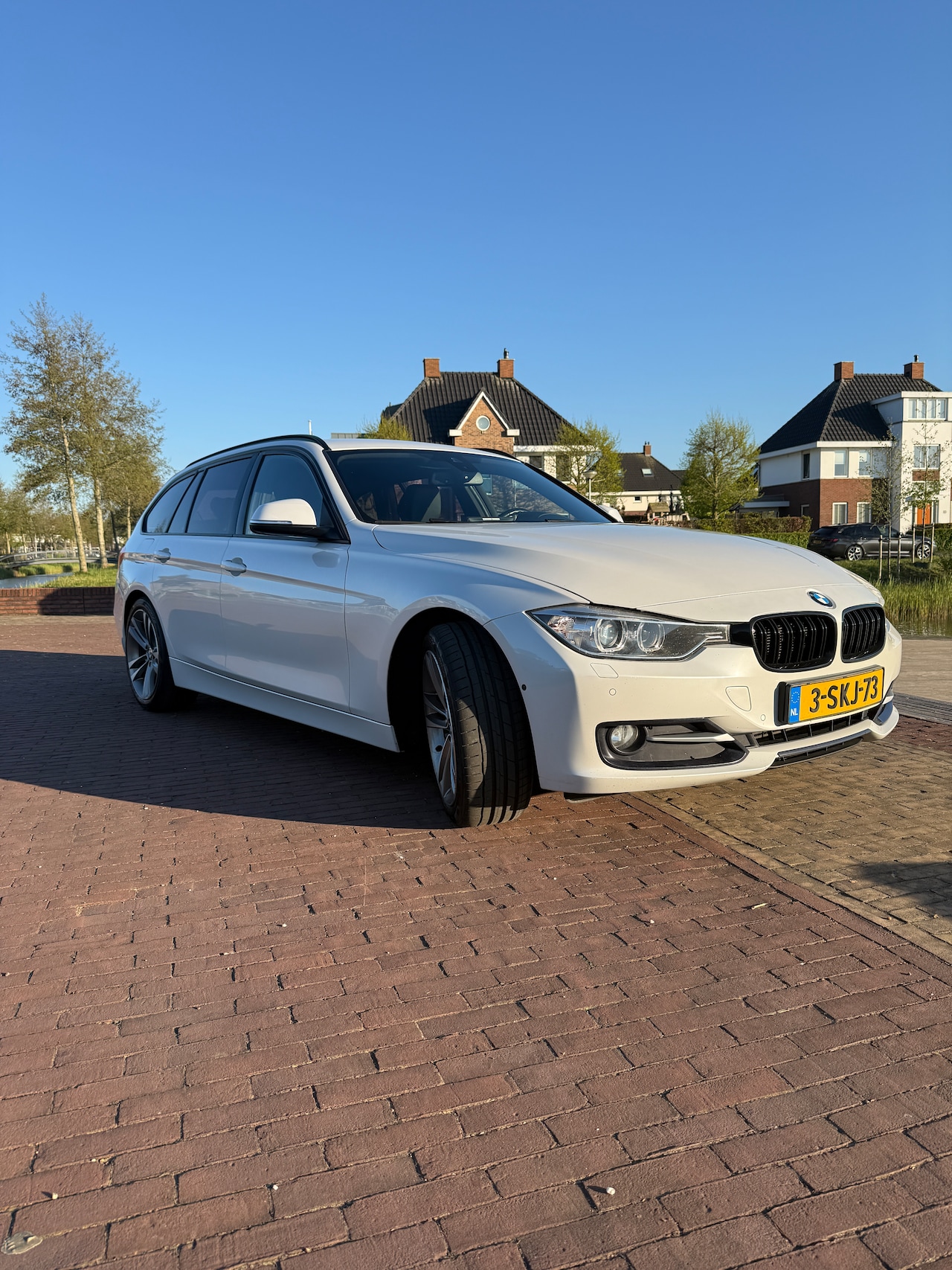 BMW 3-serie Touring - 320d EfficientDynamics Edition High Executive Upgr High executive / Sportline / HUD. BMW 3-Serie 2.0 320D - AutoWereld.nl