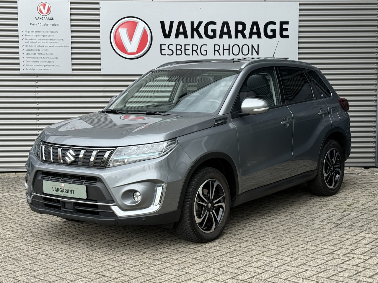 Suzuki Vitara - 1.5 Hybrid Style NAV/CAM,PANO,KEYLESS,LED - AutoWereld.nl