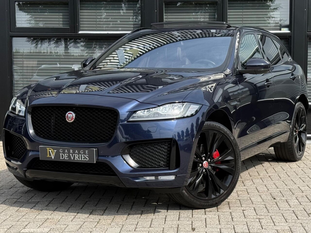 Jaguar F-Pace - 3.0 SuperCharged AWD 381pk R-Sport Panoramadak Full Option Garantie - AutoWereld.nl
