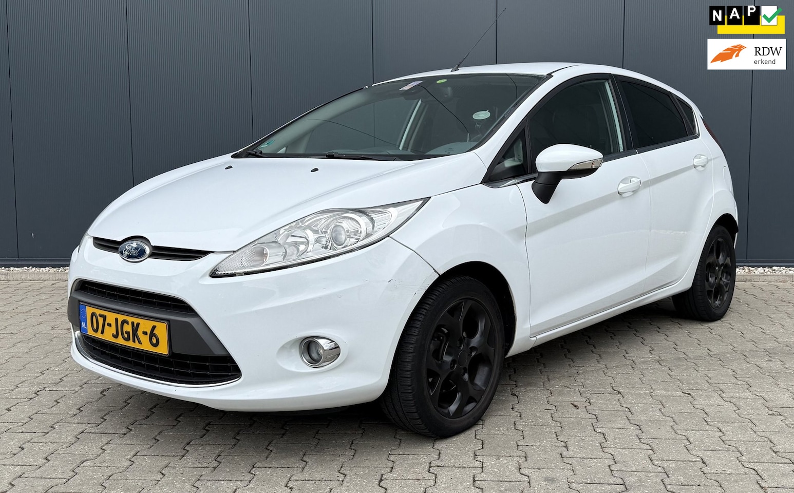 Ford Fiesta - 1.6 Titanium Airco Cruise 5 deurs APK - AutoWereld.nl