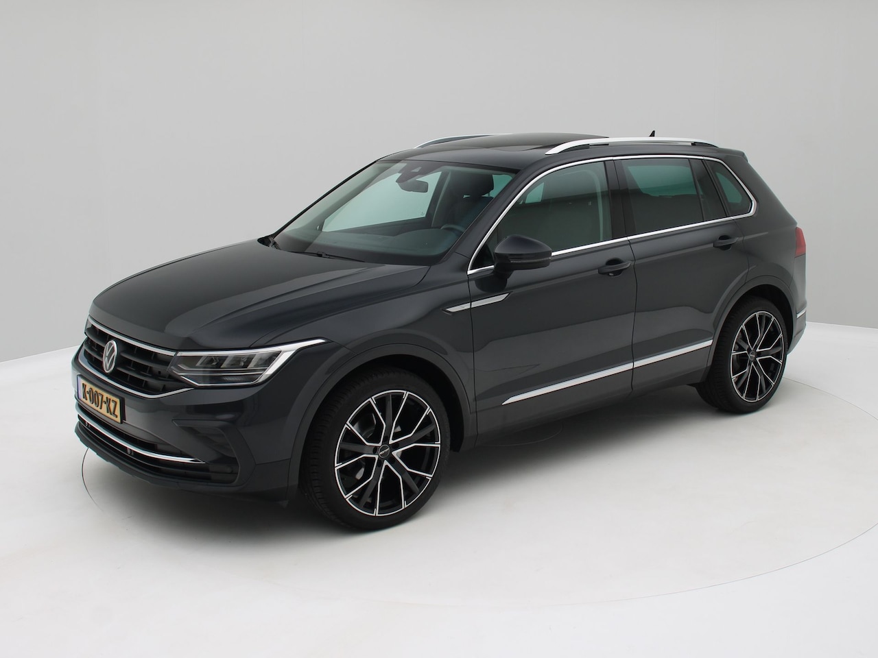 Volkswagen Tiguan - 1.5 TSI Life Business Aut. Panorama / Elec.Achterklep / Origineel NL - AutoWereld.nl