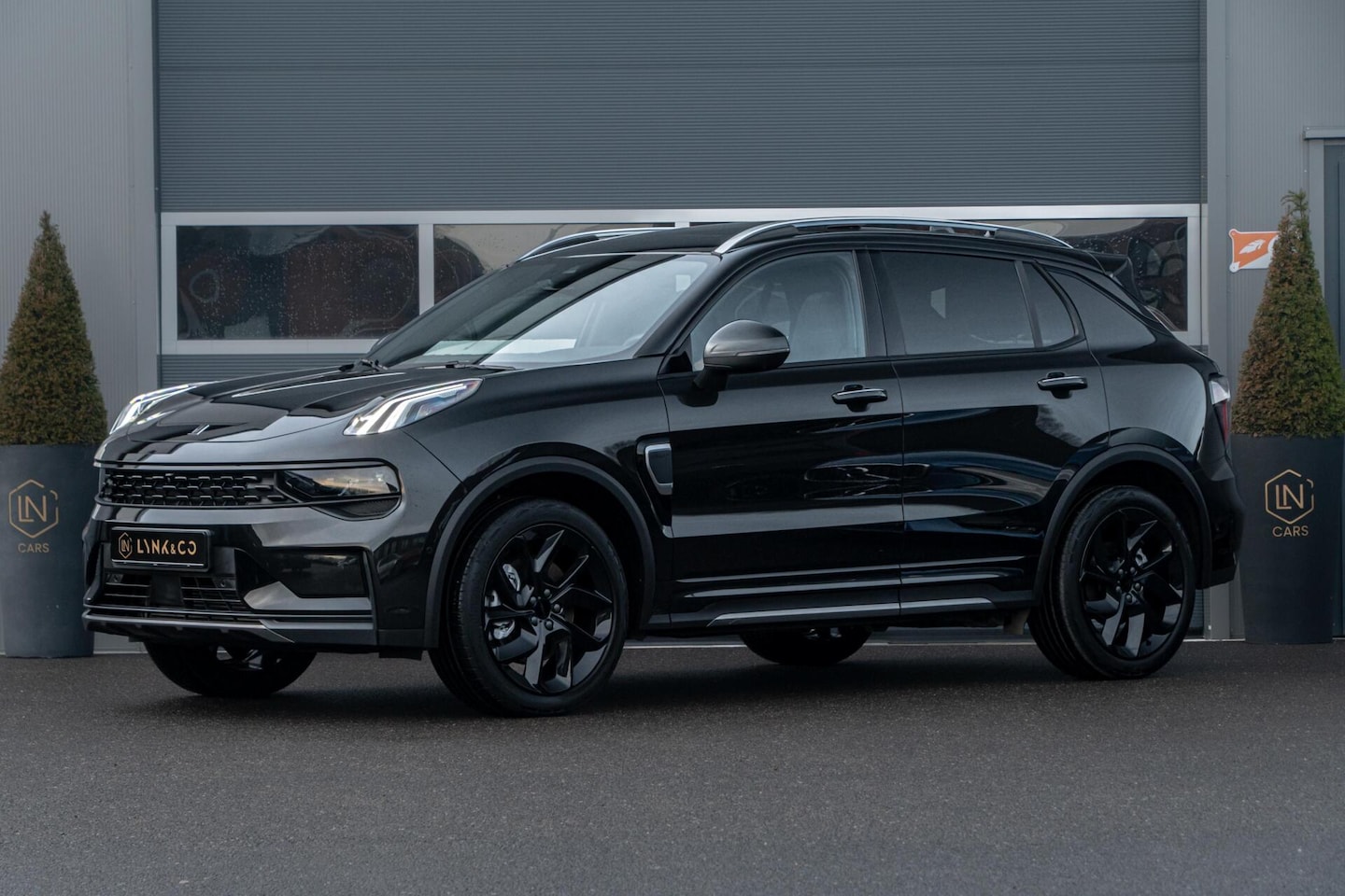 Lynk & Co 01 - BLACK EDITION | Full Leder | De-Chrome | Uniek - AutoWereld.nl