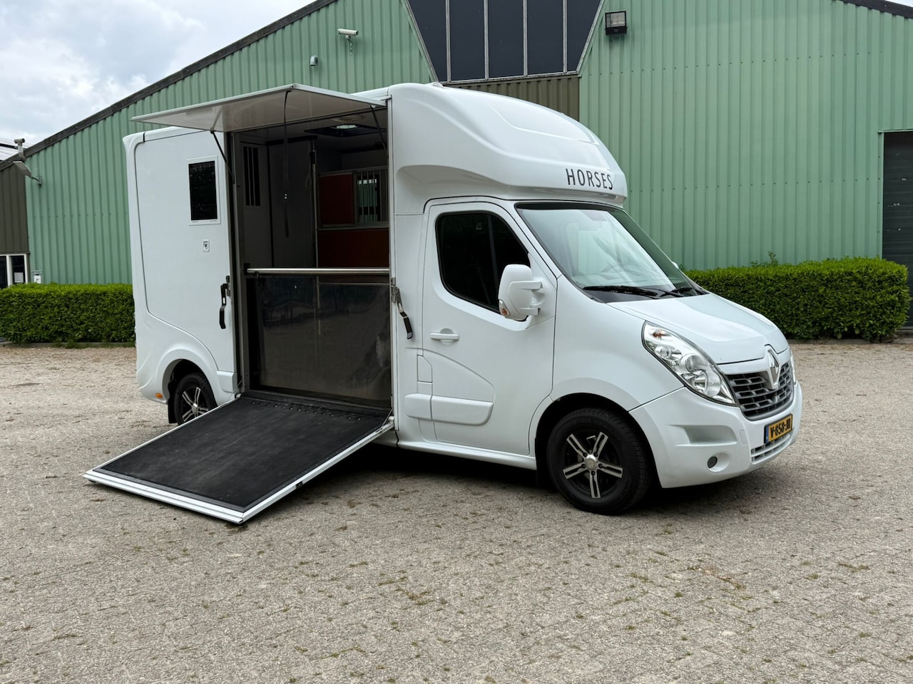 Renault Master - Roelofsen Paardenwagen 2-Paards Automaat 170PK - AutoWereld.nl