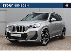 BMW X1 - xDrive25e M Sport Automaat / Panoramadak / Trekhaak / Sportstoelen / M Adaptief onderstel