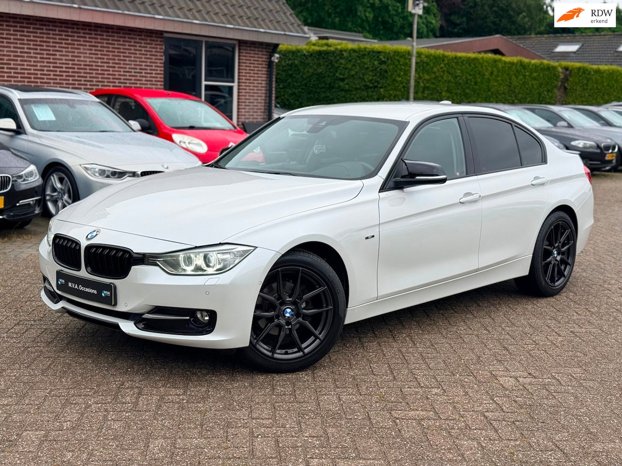 BMW 3-serie - 316i Sport Edition High Executive|Nieuwe Ketting + Klepseals|Navigatie|Head Up|Cruise cont - AutoWereld.nl