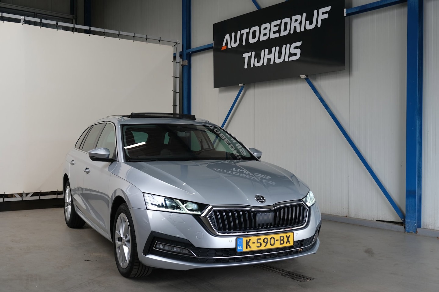 Skoda Octavia Combi - 1.0 e-TSI Business Edition Plus - N.A.P. Panodak, Airco, Cruise, Navi, PDC, Trekhaak. - AutoWereld.nl