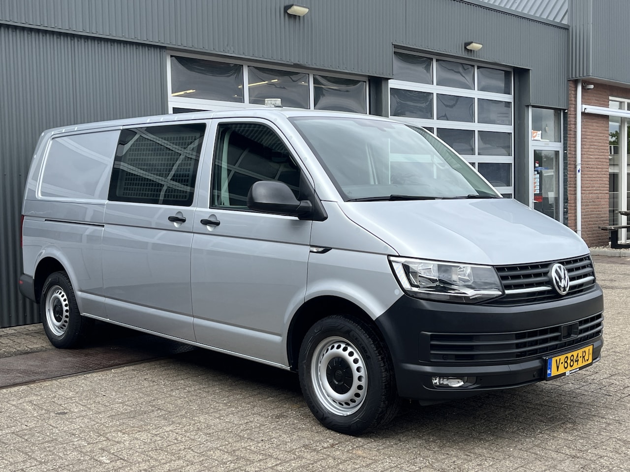 Volkswagen Transporter - 2.0 TSI L2H1 Benzine Dubbele Schuifdeur Airco Cruise controle Bpm vrij Trekhaak Klep achte - AutoWereld.nl