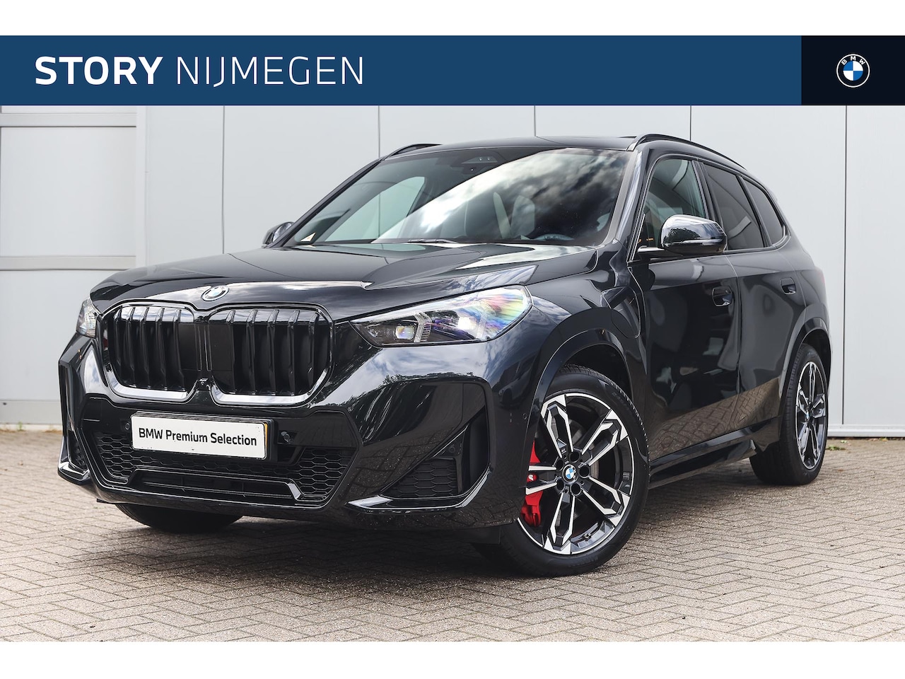 BMW X1 - xDrive25e M Sport Automaat / Panoramadak / Trekhaak / Sportstoelen / M Adaptief onderstel - AutoWereld.nl