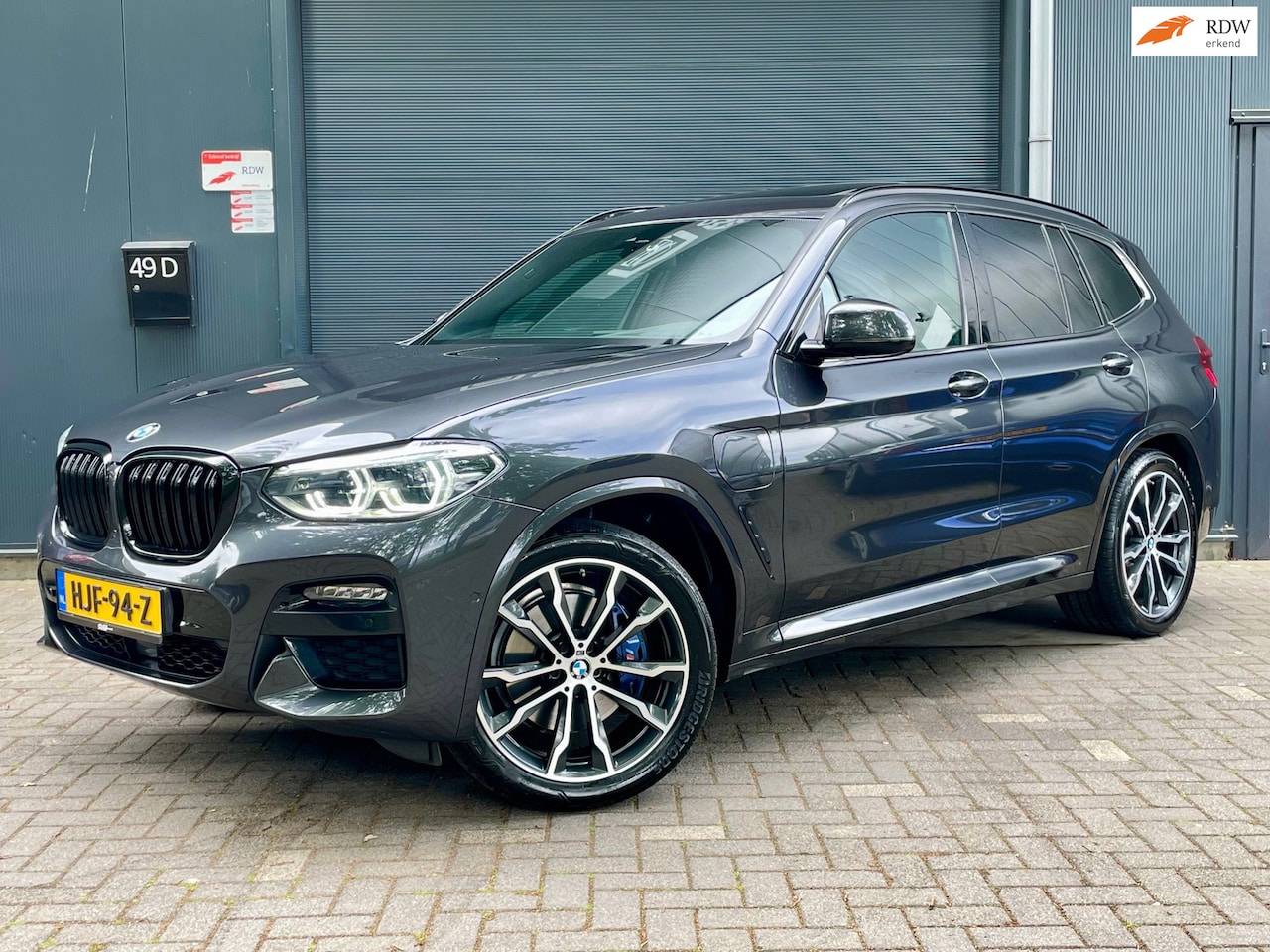 BMW X3 - XDrive30e High Executive M SPORT CARPLAY PANO KEYLESS HUD TREKHAAK H/K AUDIO LEER CLIMA LA - AutoWereld.nl