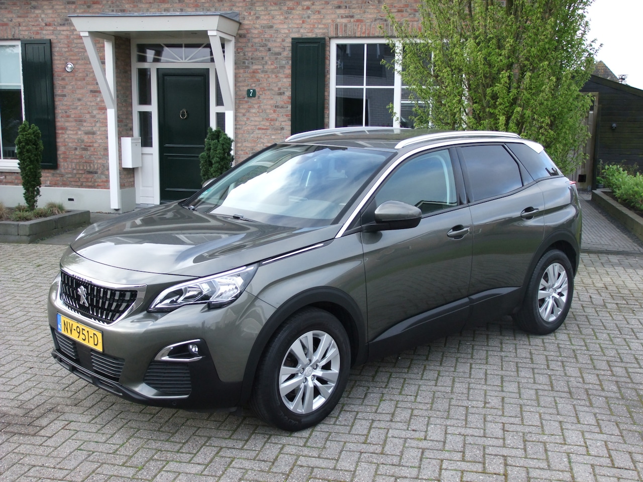 Peugeot 3008 - 1.2 PureTech Blue Lease Executive 1.2 PureTech Blue Lease Executive , Navi , Carplay , Pdc V+A , Trekhaak enz. - AutoWereld.nl