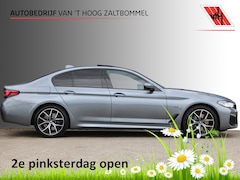 BMW 5-serie - 520e M-SPORT SCHUIFDAK LEDER MEMORY CARPLAY HEAD-UP