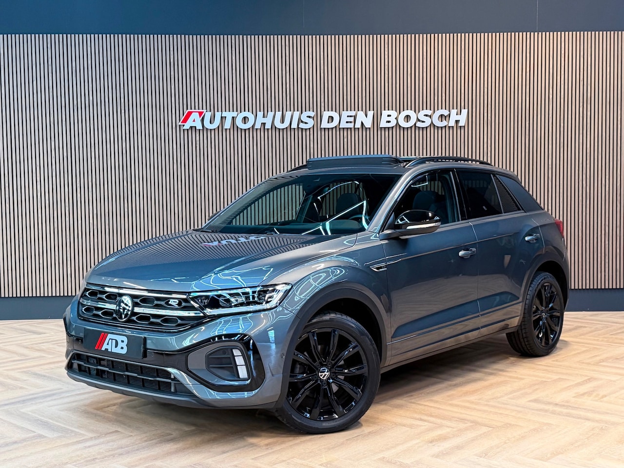 Volkswagen T-Roc - 1.5 TSI R-Line - Pano - Trekhaak - AutoWereld.nl