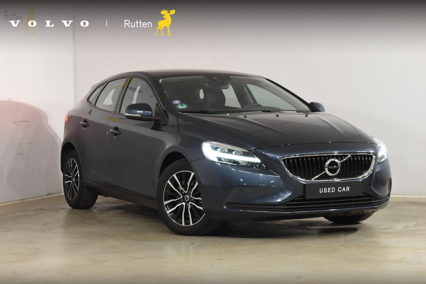 Volvo V40 - T2 122PK Automaat Inscription / Navigatie / Stoelverwarming / Achteruitrijcamera / LED kop - AutoWereld.nl