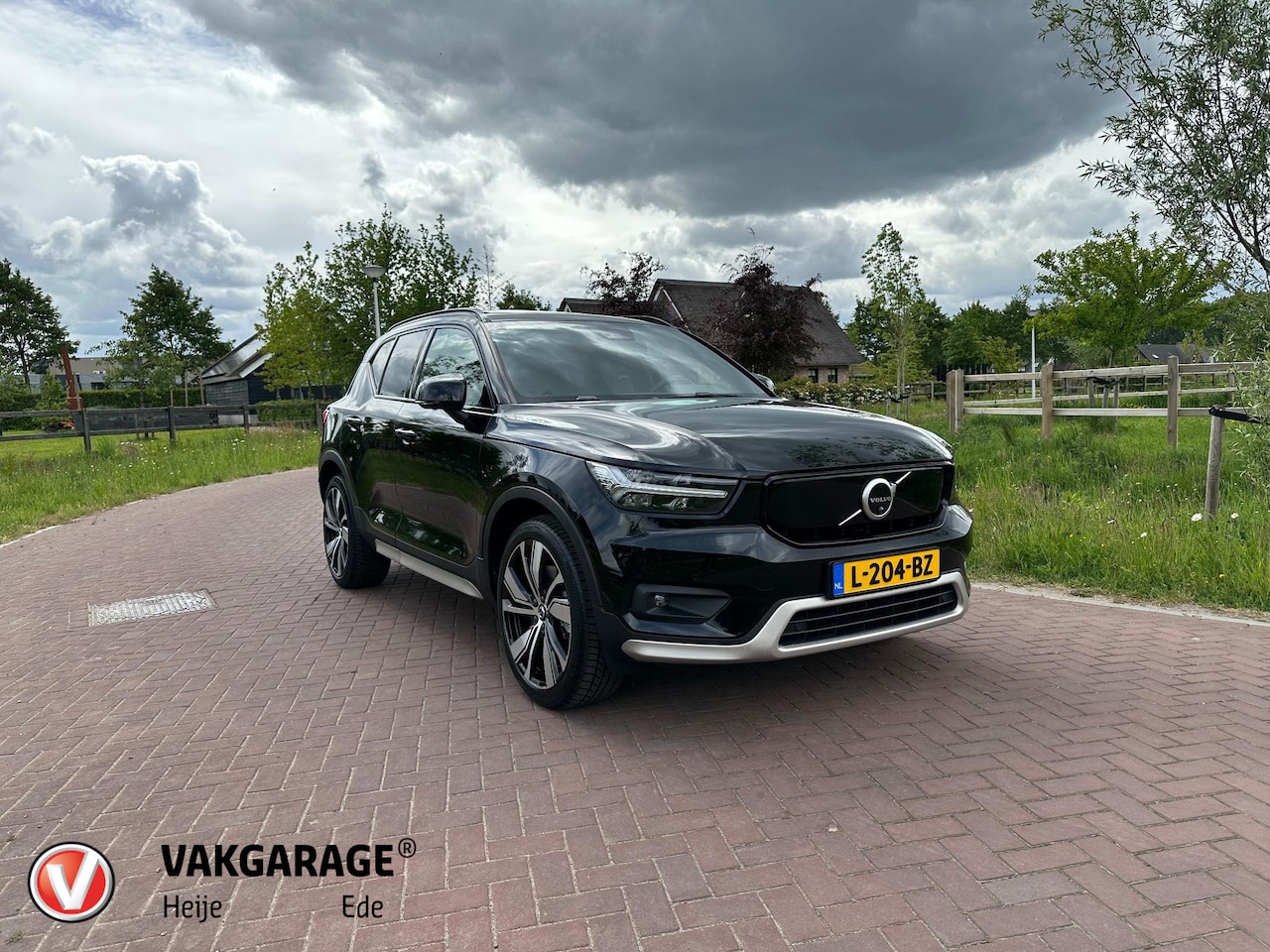 Volvo XC40 - Recharge P8 AWD R-Design 408 PK | Panoramadak | Camera | Warmtepomp | NL-Auto | - AutoWereld.nl