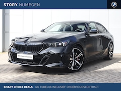 BMW 5-serie - 530e M Sport Automaat / Panoramadak / Trekhaak / Stoelventilatie / Bowers & Wilkins / Stuu