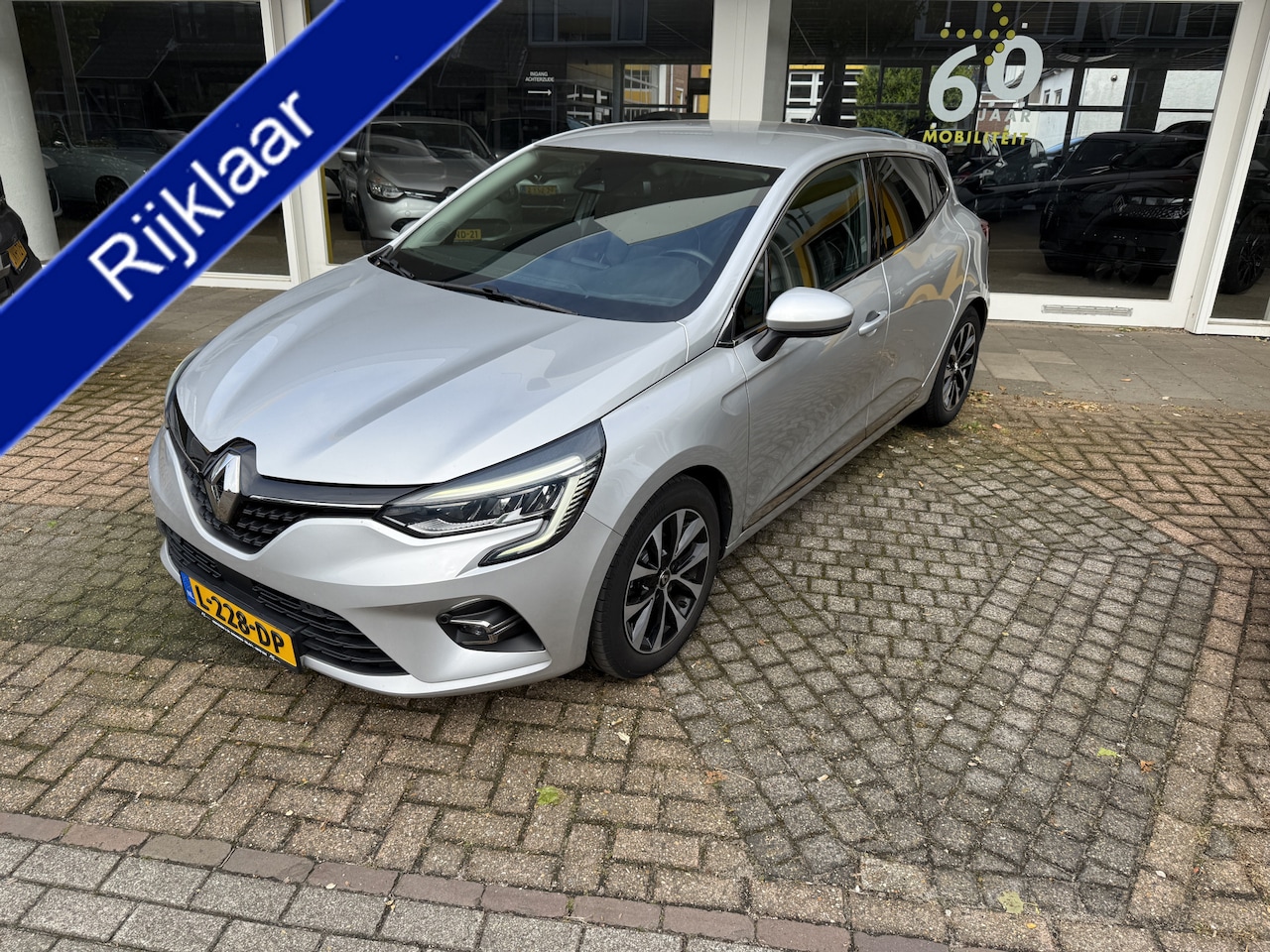Renault Clio - 1.0 TCe Intens CAMERA TREKHAAK LICHTM.VELGEN PARK.SENSOREN CPV AIRCO ECC - AutoWereld.nl